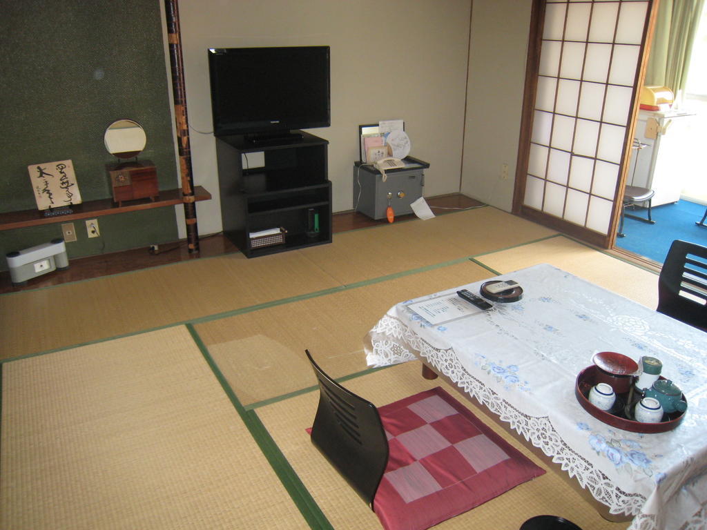 Kajiya Ryokan Futtsu Habitación foto