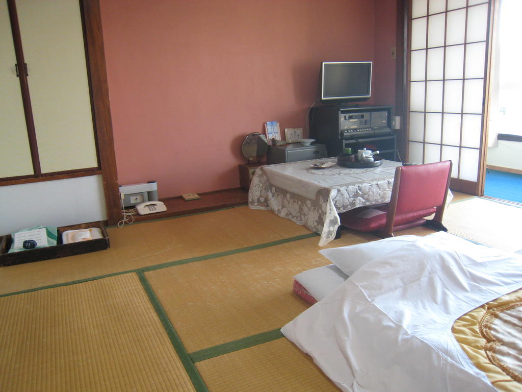 Kajiya Ryokan Futtsu Habitación foto