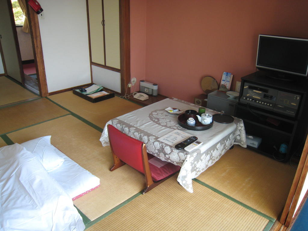 Kajiya Ryokan Futtsu Habitación foto